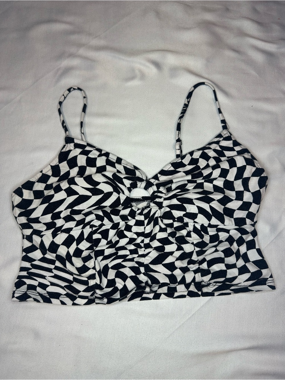 SO‎ Black & White Optical Illusion Crop Tank